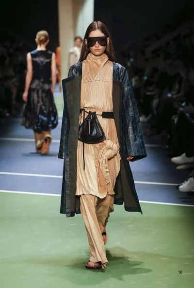 Look 16